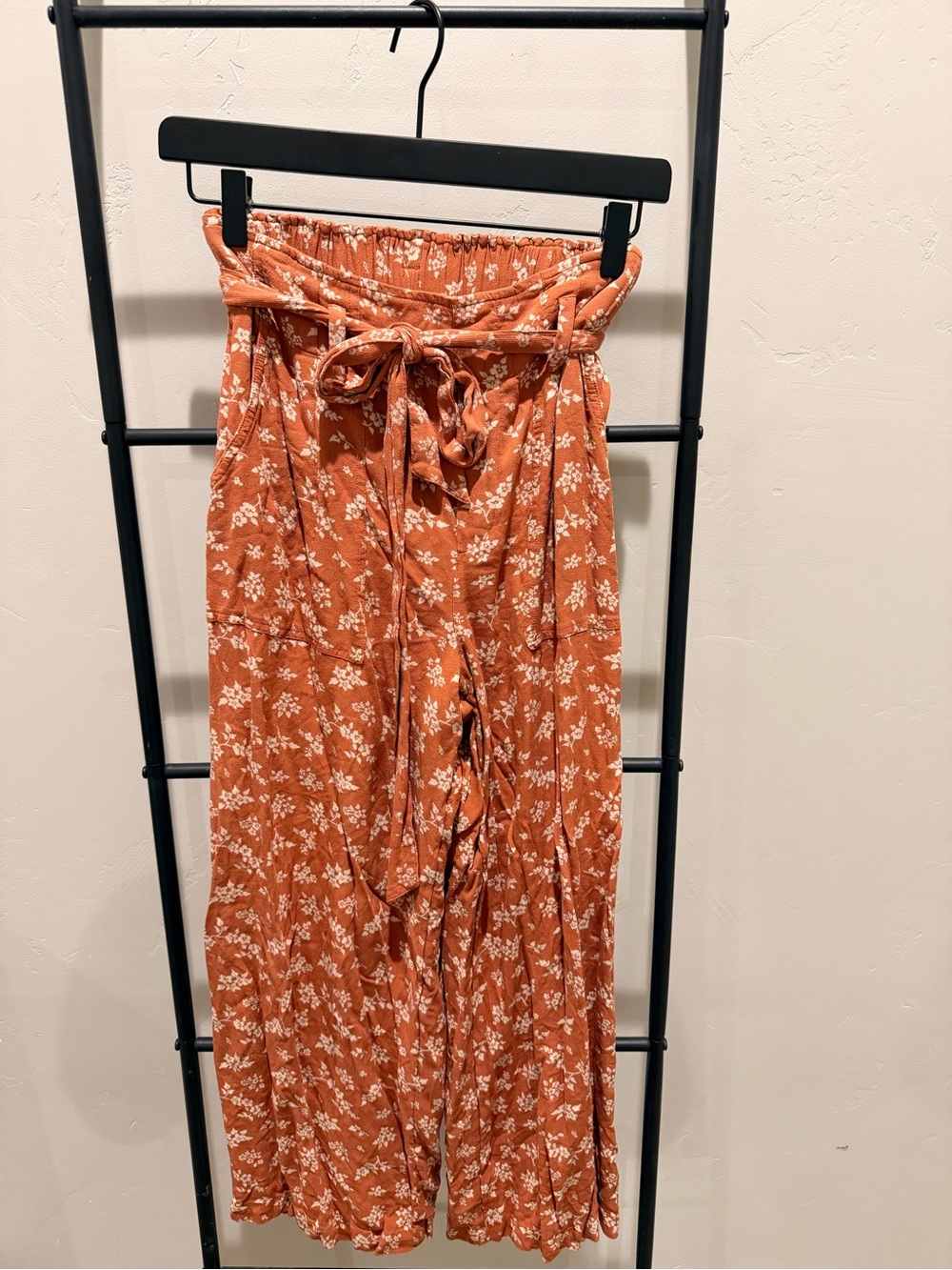 American Eagle High-Waist Rust Floral Paperbag Pants with Tie